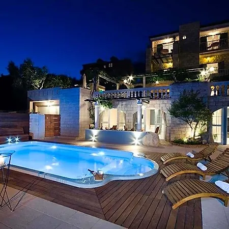 호텔 Bougenvilia Tomas 3*